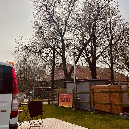 Stellplatz Fuer Wohnmobile Wohnwagen Zelte Am Hofteich Kropelin